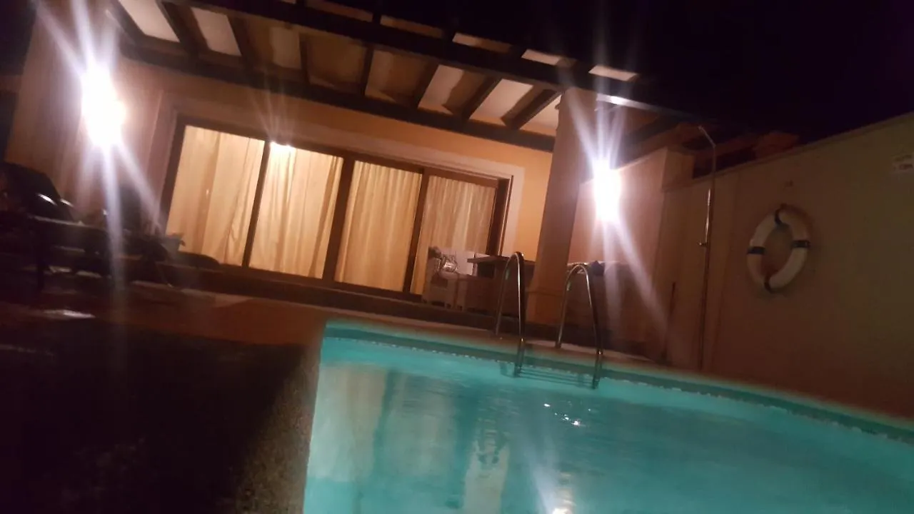 Beautiful, Spacious Villa, Heated Pool, Sleeps Eight, With Quality Furnishings Caleta De Fuste